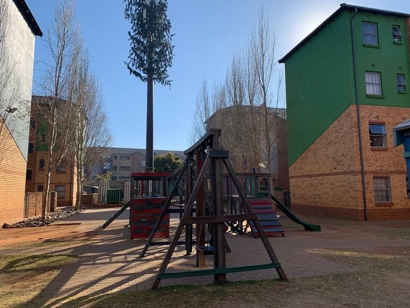 Apartment For Sale in Heuweloord, Centurion - Photo 3
