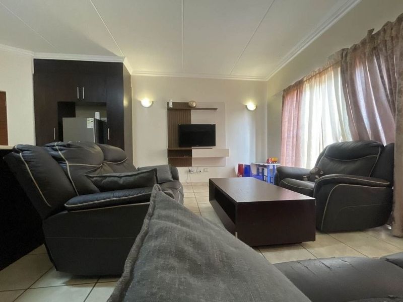 Apartment For Sale in Pretoriuspark, Pretoria - Photo 2