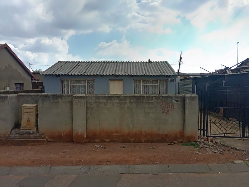 2 Bedroom House To Rent in Senaoane, Soweto - Photo 6