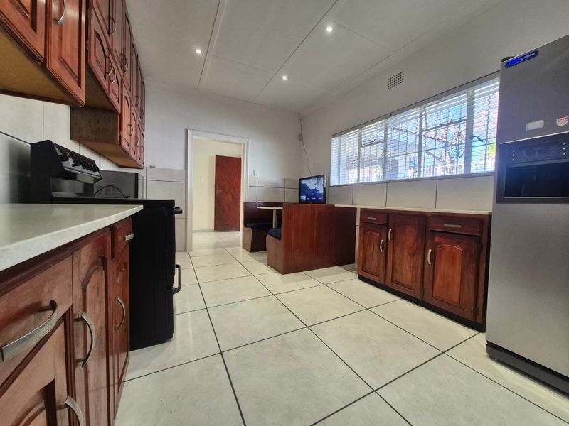 Discover Exceptional Family Living. A stunning Freestanding home in sought-after Monument - Photo 10