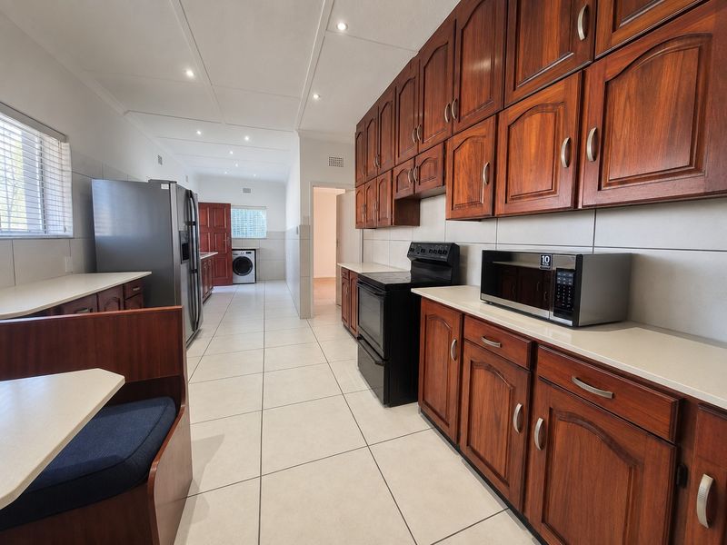 Discover Exceptional Family Living. A stunning Freestanding home in sought-after Monument - Photo 5