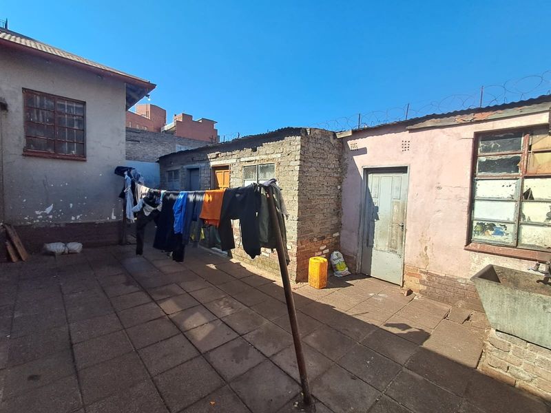 House For Sale in Yeoville, Johannesburg - Photo 10