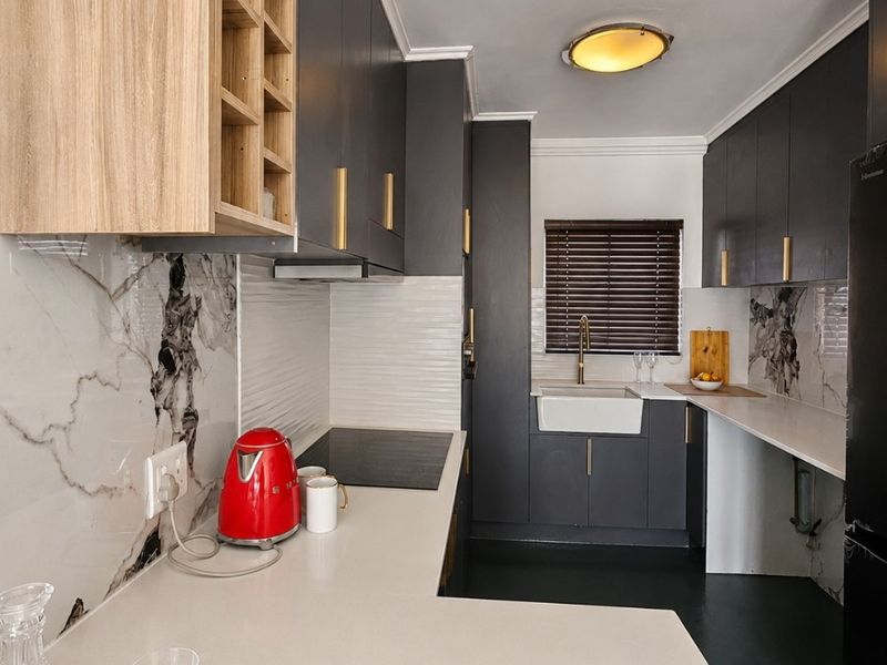 Beautifully Renovated Ground Floor Apartment with Exceptional Investment  |  Glenanda - Photo 4