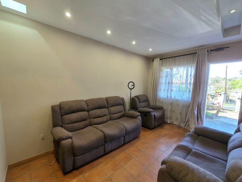 House To Rent in Phoenix, KwaZulu Natal - Photo 2