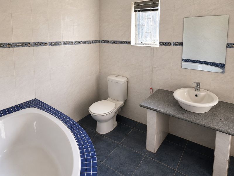 Spacious 3 Bedroom Family Home with Study in Mandini - Photo 9