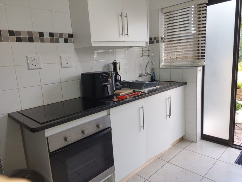 This neat and fully furnished 2-bedroom apartment is the perfect investment property - Photo 8