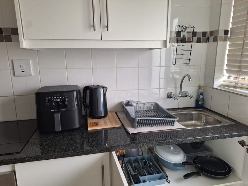 This neat and fully furnished 2-bedroom apartment is the perfect investment property - Photo 9