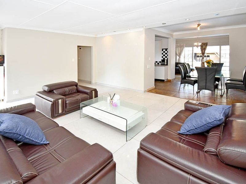 4 Bedroom freestanding House in Blairgowrie - Photo 4
