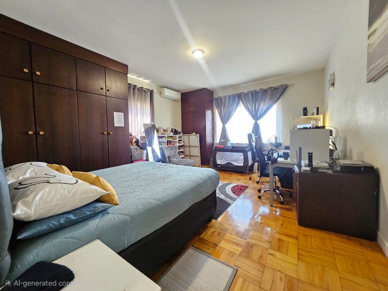 Charming 2 Bedroom First Floor Apartment with Spacious Living Areas - Photo 10