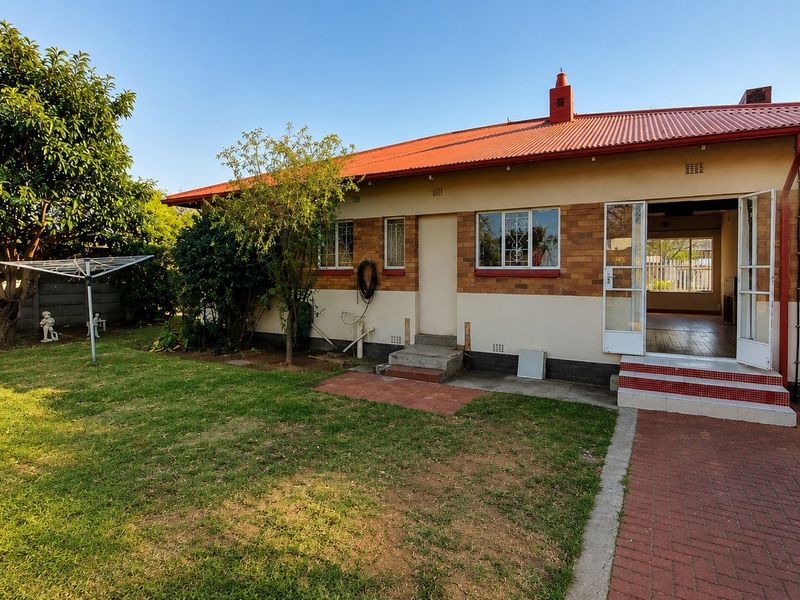 Versatile Family Living with a Stylish Flatlet in the Heart of Northmead - Photo 3