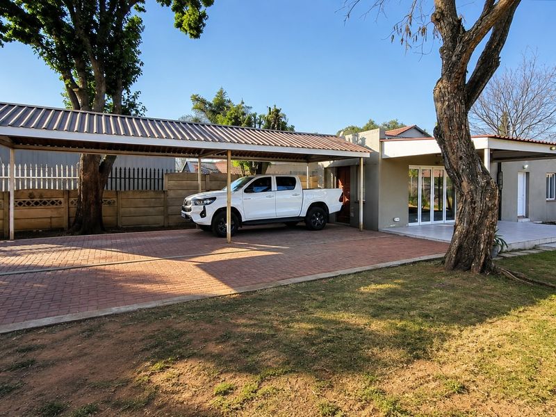 Versatile Family Living with a Stylish Flatlet in the Heart of Northmead - Photo 2