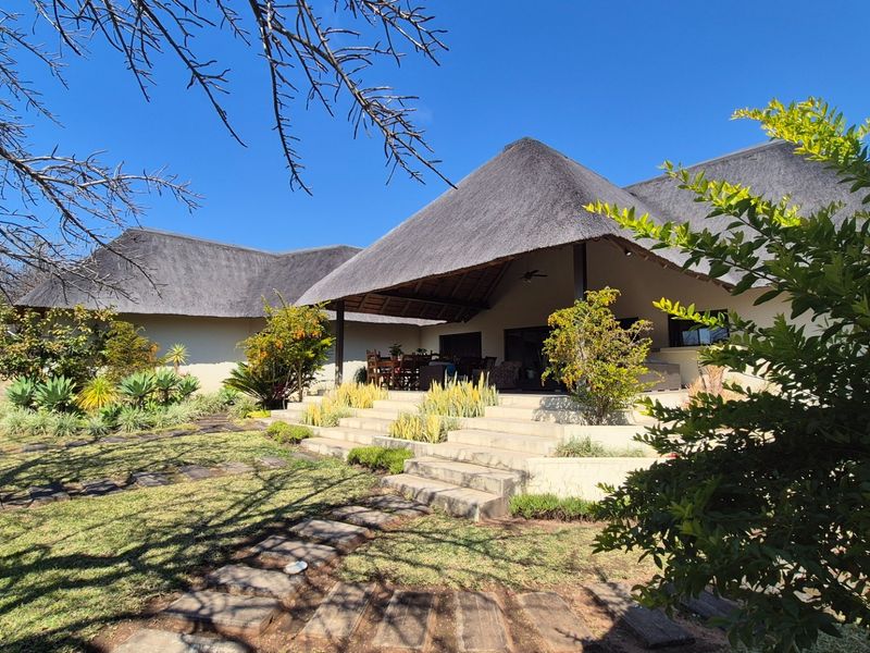 Magnificent Private Home with Flatlet  For Sale in Blyde Wildlife Estate, Hoedspruit - Photo 2