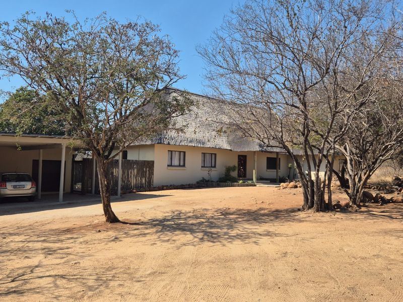 Magnificent Private Home with Flatlet  For Sale in Blyde Wildlife Estate, Hoedspruit - Photo 6