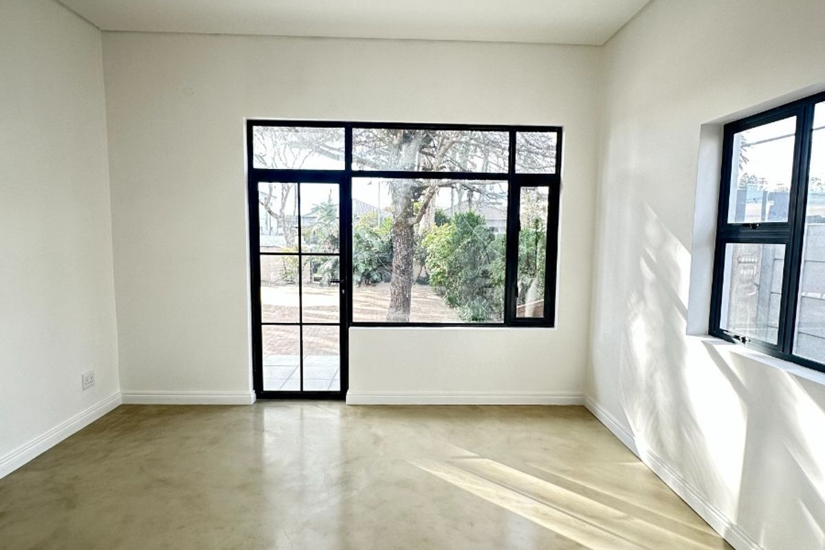 Renovated Office Space to Let in Rondebosch East - Photo 3