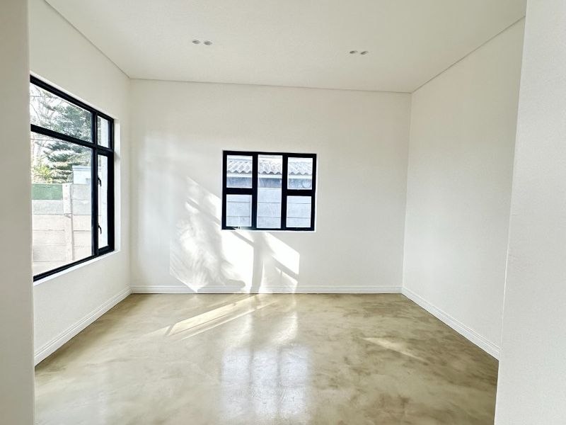 Renovated Office Space to Let in Rondebosch East - Photo 2