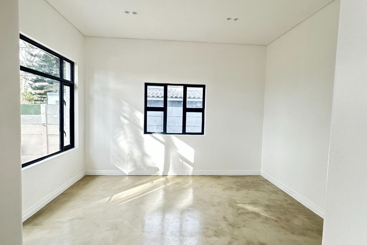 Renovated Office Space to Let in Rondebosch East - Photo 2