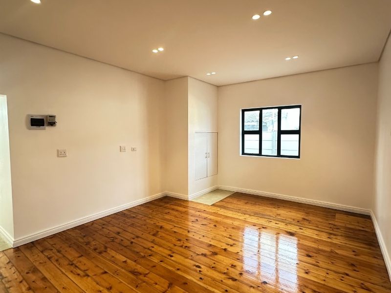 Renovated Office Space to Let in Rondebosch East - Photo 6