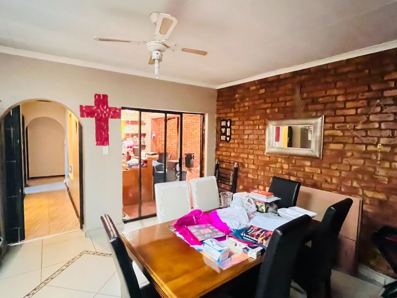House For Sale in Rooihuiskraal North, Centurion (MR647786) - Photo 5