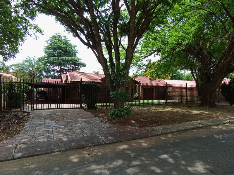 House For Sale in Rooihuiskraal North, Centurion (MR647786) - Photo 3