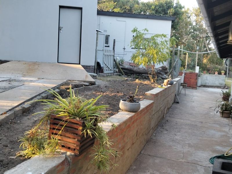 Spacious Family Home with Two Additional Flats in Mandini - Photo 7