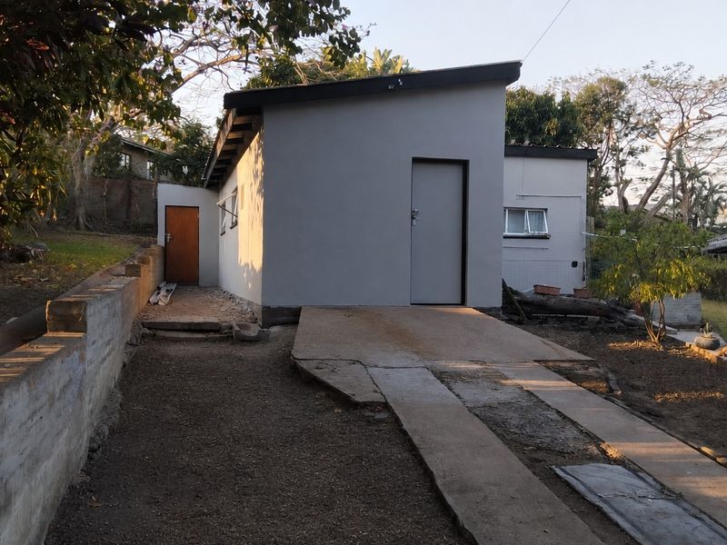 Spacious Family Home with Two Additional Flats in Mandini - Photo 6