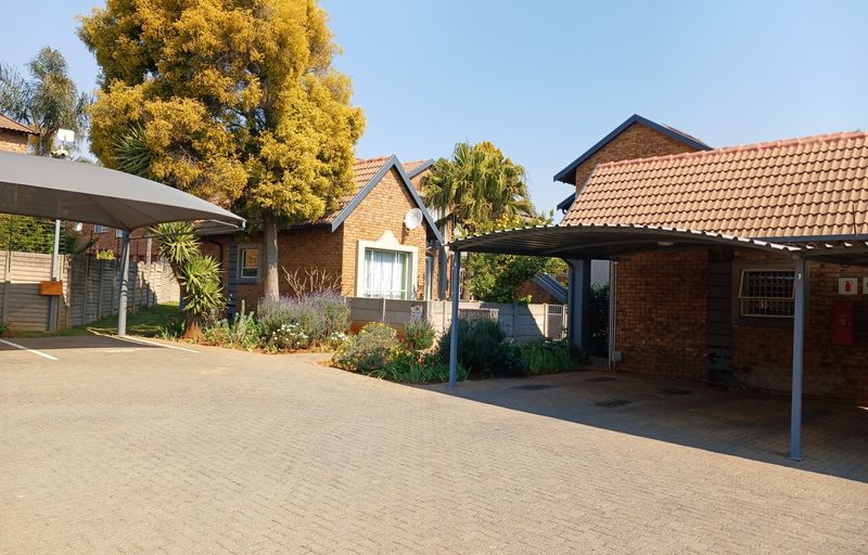 Townhouse For Sale in Glen Marais, Kempton Park
