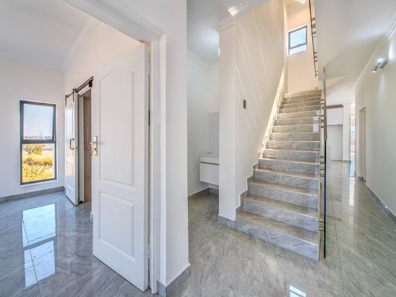Brand New Build - In a cul de sac, next door to the park - Photo 3