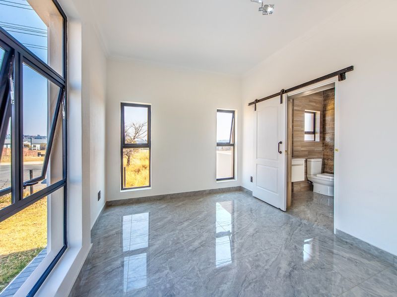 Brand New Build - In a cul de sac, next door to the park - Photo 5
