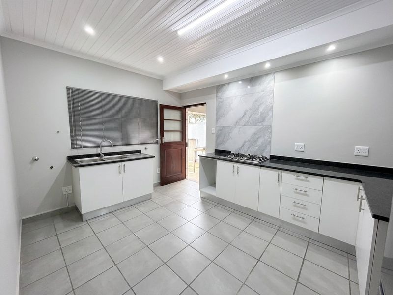Three Bedroom Townhouse for Rent in Panorama - Photo 10
