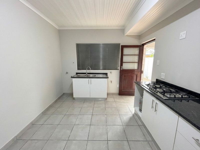Three Bedroom Townhouse for Rent in Panorama - Photo 9