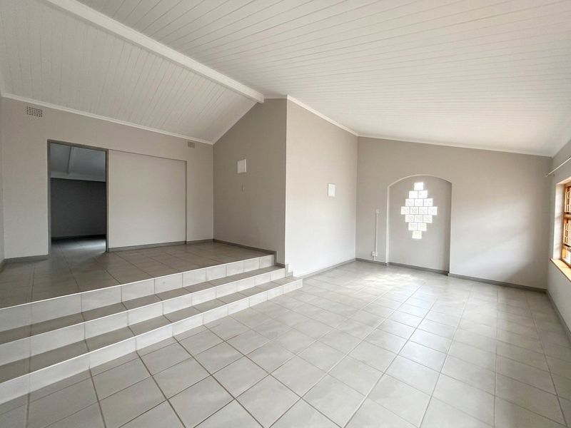 Three Bedroom Townhouse for Rent in Panorama - Photo 3