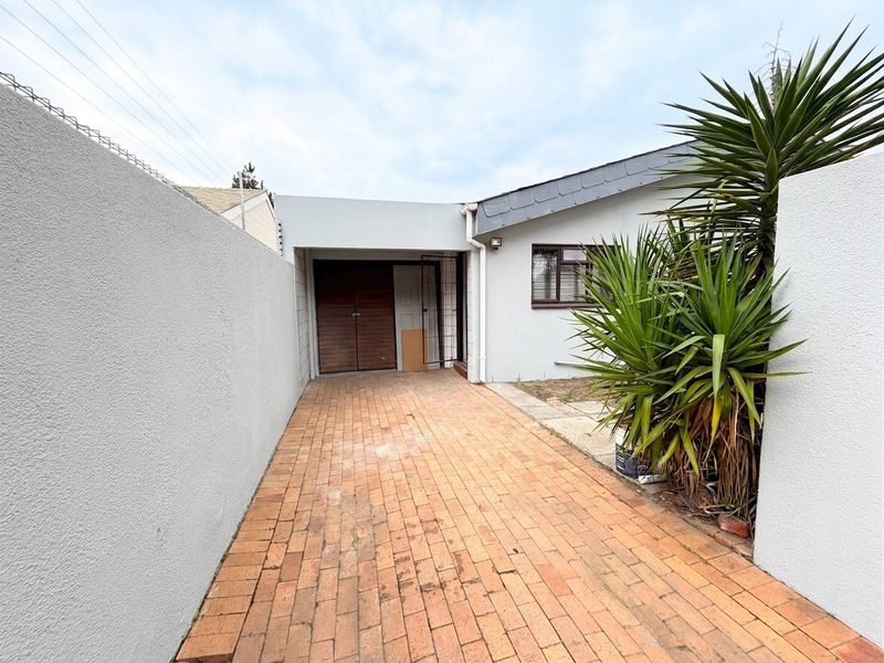 Three Bedroom Townhouse for Rent in Panorama - Photo 5