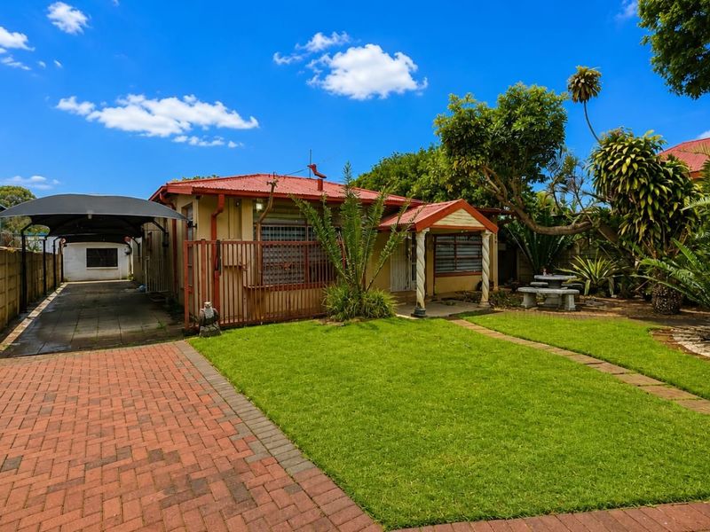 House For Sale in Mayville, Pretoria - Photo 2