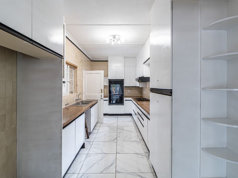 Immaculate 4 Bedroom Family Home on a Private 2,026m2 Stand - Photo 5