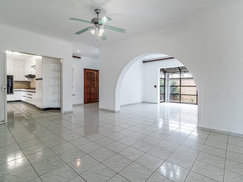 Immaculate 4 Bedroom Family Home on a Private 2,026m2 Stand - Photo 3