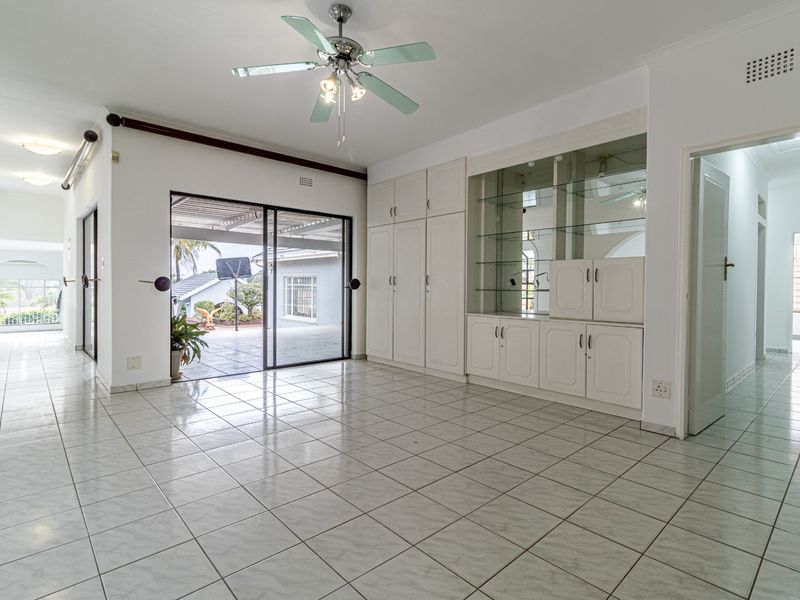 Immaculate 4 Bedroom Family Home on a Private 2,026m2 Stand - Photo 9