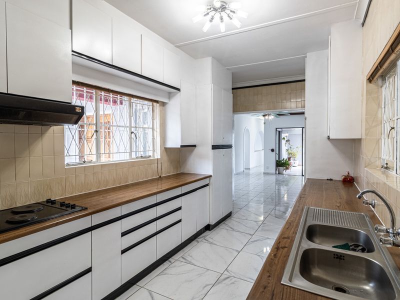 Immaculate 4 Bedroom Family Home on a Private 2,026m2 Stand - Photo 8