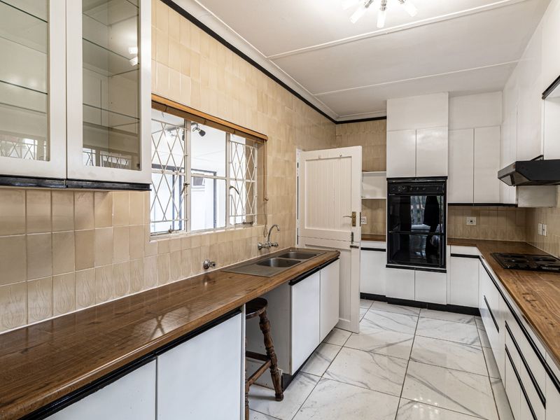Immaculate 4 Bedroom Family Home on a Private 2,026m2 Stand - Photo 6