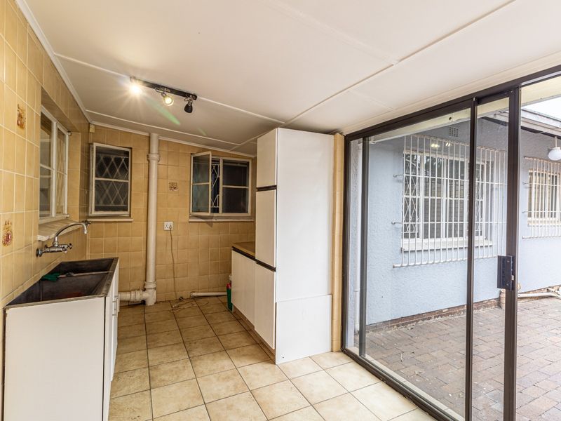 Immaculate 4 Bedroom Family Home on a Private 2,026m2 Stand - Photo 7