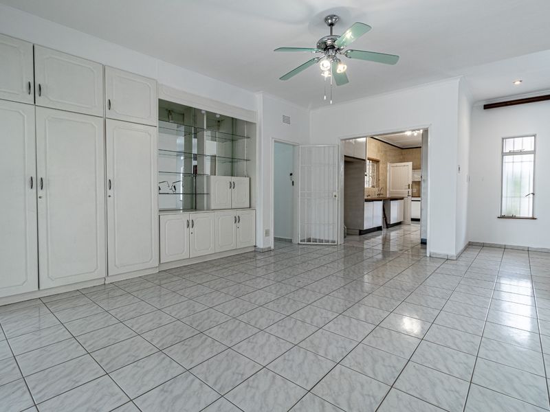 Immaculate 4 Bedroom Family Home on a Private 2,026m2 Stand - Photo 4