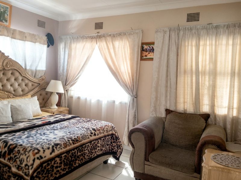 Charming 3 Bedroom Family Home with Cottage and Jacuzzi in Roseacres - Photo 8