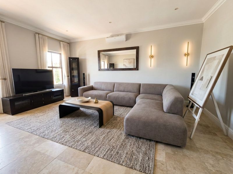 FOR SALE | 5 Bedroom Family Home in Deo Gracia Estate, Kuils River - Photo 8