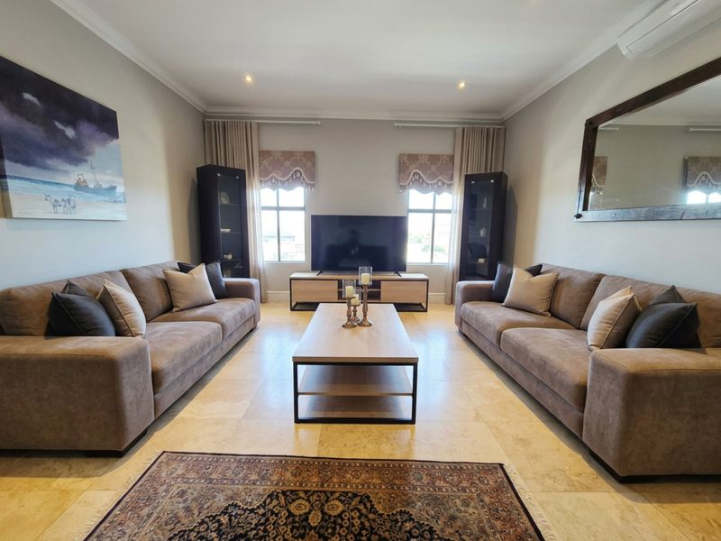 FOR SALE | 5 Bedroom Family Home in Deo Gracia Estate, Kuils River - Photo 7