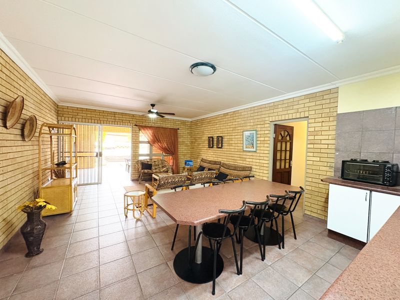 16 Bedroom Apartment Building For sale in Die Hoewes - Photo 7