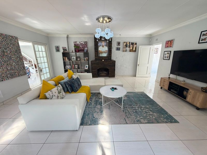 Space, Sunshine and Endless Family Potential in River Club - Photo 7