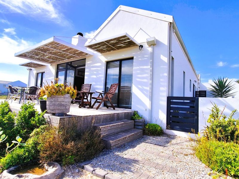 Elegant Single-Storey on the Golf Course - Ideal for Retirement - Photo 2