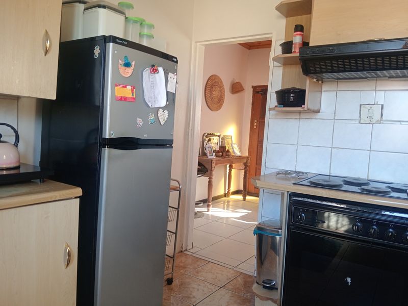 2-Bedroom Home In Mdantsane with Double Garage - Photo 6