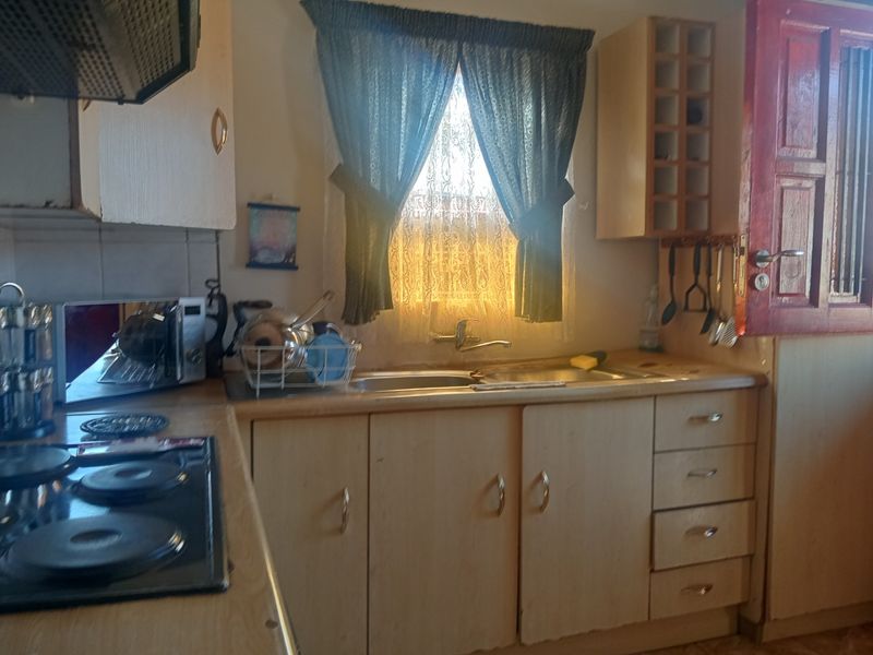 2-Bedroom Home In Mdantsane with Double Garage - Photo 4
