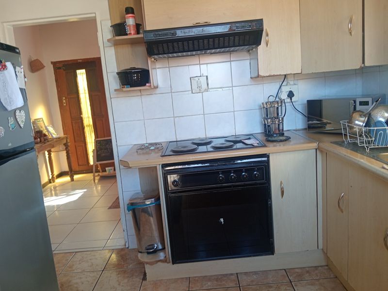 2-Bedroom Home In Mdantsane with Double Garage - Photo 5
