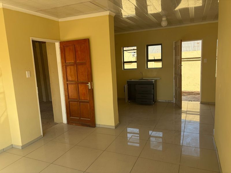 Lovely House For Sale in Rosslyn, Akasia - Photo 4